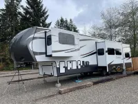 Far West RV Park and Cabins 포크스 호텔