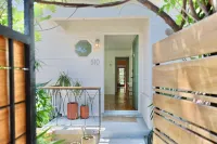 Fully remodeled charming 2Bed+ 2Bath Bungalow in iconic Venice Beach.
