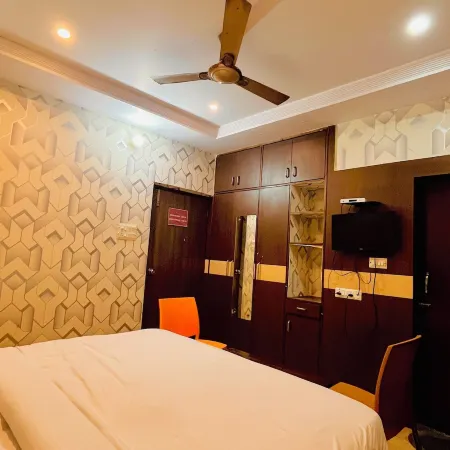 Hotel Crystal Inn