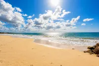 98 Steps to the Beach - Retreat with Pool Access