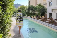 Mob Hotel Cannes - Rooftop Pools