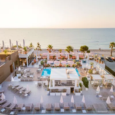 Hôtel Mercure Villeneuve-Loubet Plage Hotel berhampiran Stadium Charles-Ehrmann