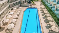 Karras Grande Resort - piscina