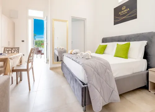 Monolocale Riva – Wi-Fi, Clima e Giardino a Torre Lapillo - 4-Star