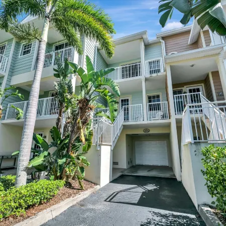 Mangrove Waterway View Sleeps 4 Pool Courts