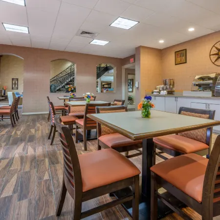 Econo Lodge Inn & Suites Triadelphia - Wheeling