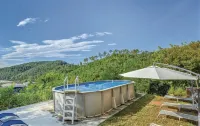 Apartment for 5 with Pool - parking