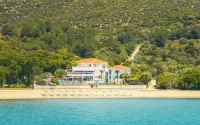 Kamari Beach Hotel - Pet friendly