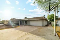 Spacious Scottsdale Retreat With Pool - Homestays