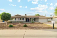 Spacious Scottsdale Retreat With Pool - Homestays