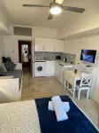 Charming Studio Apartment with Pool Access in Central Gibraltar - Bintang 3