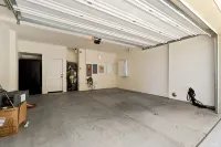 Modern Family Townhome: 4BR/44BA Pool & EV Charger - Kitchen