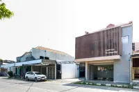 RedDoorz near RSUD Kardinah Tegal - Guest houses