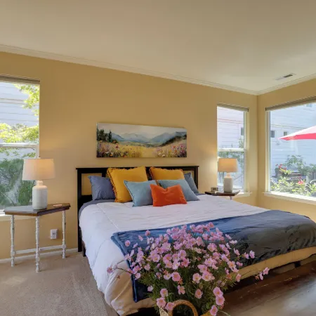 Bend Home: Office, Garage, Parks, Seasonal Pool!