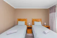 No1 Airville Sol, 9 min Drive to Cresta Mall - Condos