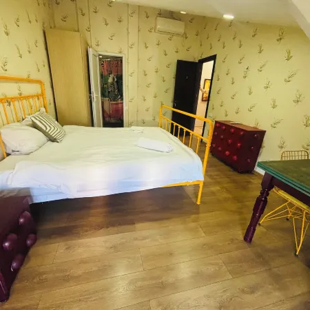 City Guli Hotel Отели рядом с достопримечательностью «Площадь героев»