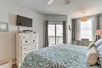 Beachfront Gulf Shores Condo w/ Pool - Wifi