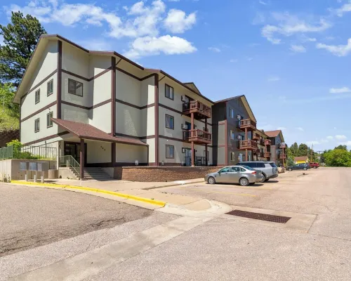 2 Bedroom/2 Bath Condo with Full Kitchen in the Heart of the Black Hills. Hotels in Lead
