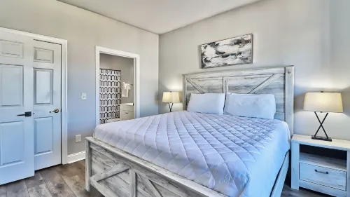 Myrtlewood 3Br Retreat - Pet-Friendly, Heated Pool, Balcony & Sleeps 8 - Boutique