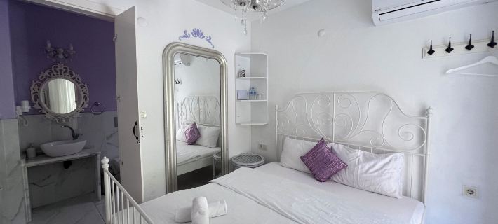 Kiraz Cicegi Butik Akyaka Hotels in Ula