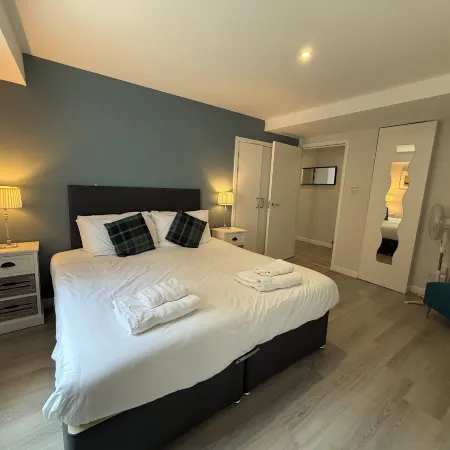 Clyde Waterfront Apartments