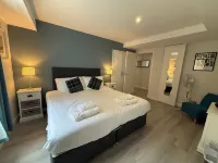 Clyde Waterfront Apartments - พร้อมระเบียง