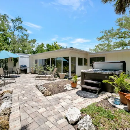 Coastal Home w Hot Tub Firepit and Music Lounge