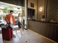 The Wang Yaowarat Hotel Debsirin學院附近的飯店