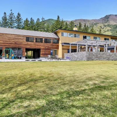 Oku Fuji Lakeside Hoteles cerca de Antiguo Pueblo Japonés de Iyashinosato