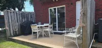 Charming, Clean & Pet Friendly, 2 Bdrm, 2.5 Bath, Close to Beach & Airport - บังกะโล