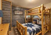Cabin Mountain View Retreat • Hot Tub, Game Room, Fire Pit, Pizza Oven - 3성급