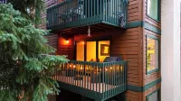 Falls & Firs by Avantstay Mtn Views + Balcony Trailheads + Ski Bus - 2-Star