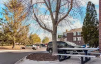 Extended Stay America Suites - Minneapolis - Eden Prairie - Technology Drive - parking