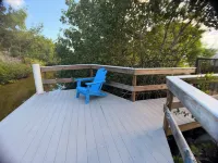 Charming 2-bedroom house with dock, AC, & Wifi. Enjoy kayaking2 min from beach - ที่มีฟิตเนส