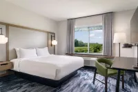 Fairfield Inn & Suites Cleveland Tiedeman Road - parking