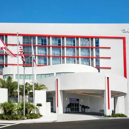 The Daytona, Autograph Collection