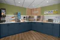 Spark by Hilton Northborough - Frühstück