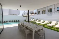 New, 4 bedroom villa with pool, 100 meters from the beach - Boutique