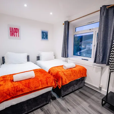Cosy 2BR Flat Steps from Cardiff Pubs & Town