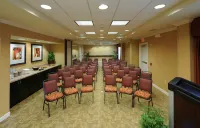 Hampton Inn & Suites Scottsboro - Parkplatz