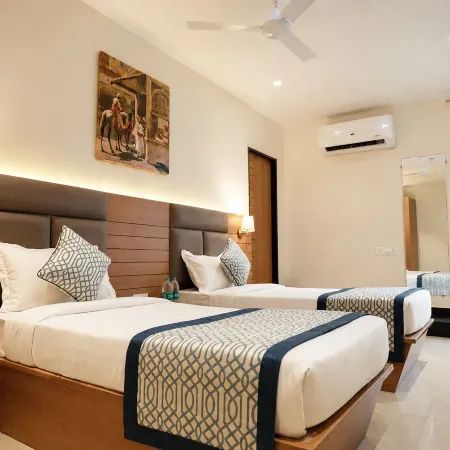 Royal Regal-Rooms & Suites