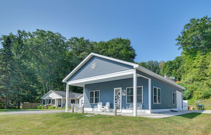 New Home on Lake Michigan's Traverse City West Bay