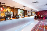 Premier Inn London Gatwick Airport (Manor Royal) - Park Yeri