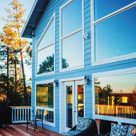 Luxury 7-Bedroom Home with View, Arcade Table, Fire Table, Jet Tubs, Deck, Wi-Fi