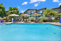Holiday Inn Express & Suites CARPINTERIA by IHG - 3-Star