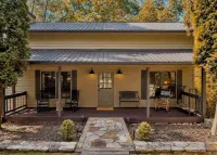 Easy Access •Mtn View• Hot Tub• Pool• Game Room• Porch• Wildlife•Minutes to Town - 4 星級