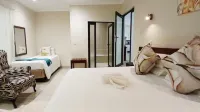 7 Roomed Boutique Safari Lodge-Chobe Sunset Chalets - 3つ星