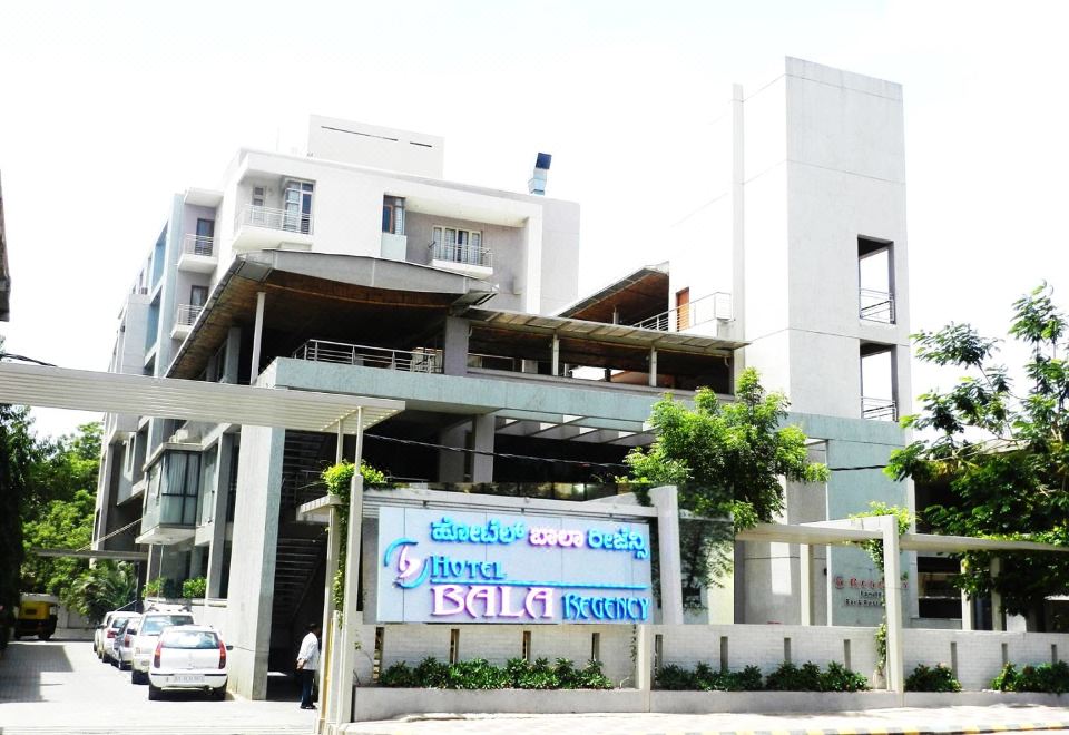 Hotel Bala Regency - Housity