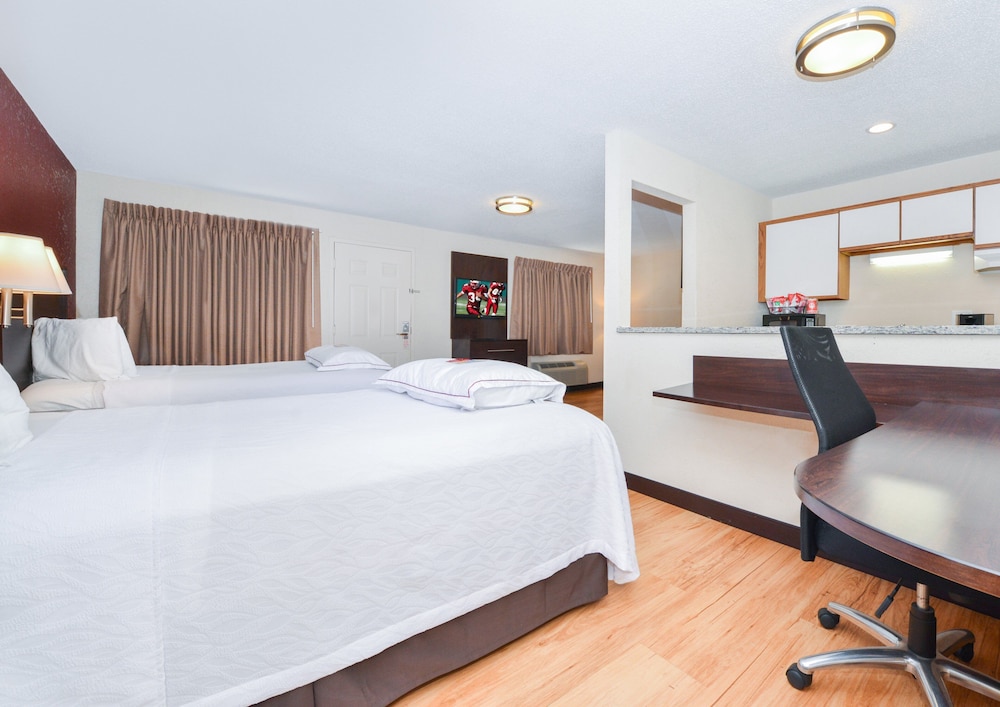 Red Roof Inn Plus+ & Suites Guilford