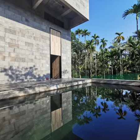 Qionghai Riying Yuyelin Bieyuan